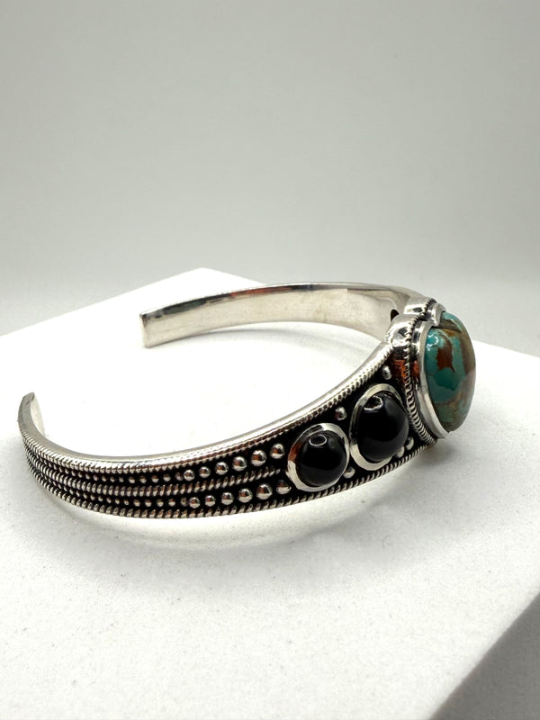 MINE 8 TURQUOISE HEART & BLACK ONYX CUFF (JR 122)