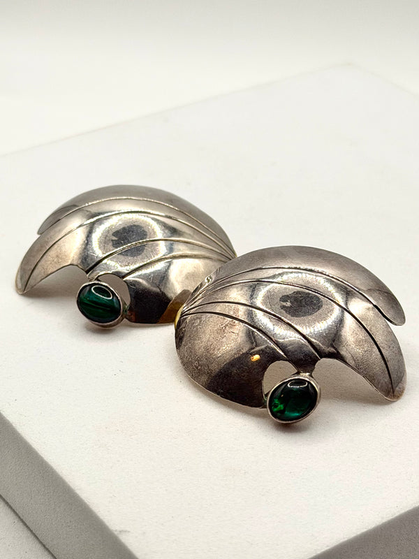 VINTAGE STERLING SILVER CONCHO MALACHITE POST BACK EARRINGS (LL 78)