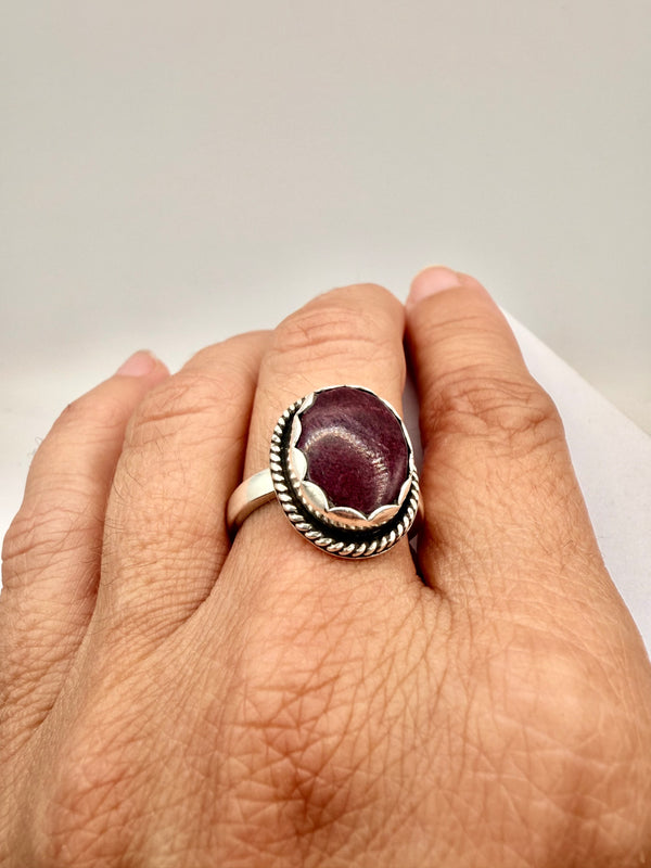NATIVE HANDMADE PURPLE SPINY OYSTER RING SIZE 10 (CO 133)