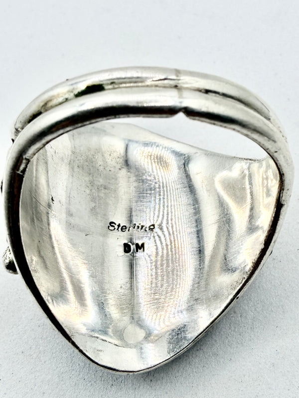 D.M. NATIVE HANDMADE SILVER BEAR & KINGMAN TURQUOISE RING SIZE 13 1/2 (PN 22)