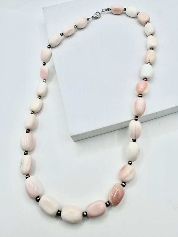 PINK CONCH & NAVAJO PEARLS NECKLACE 18" (KK 18)
