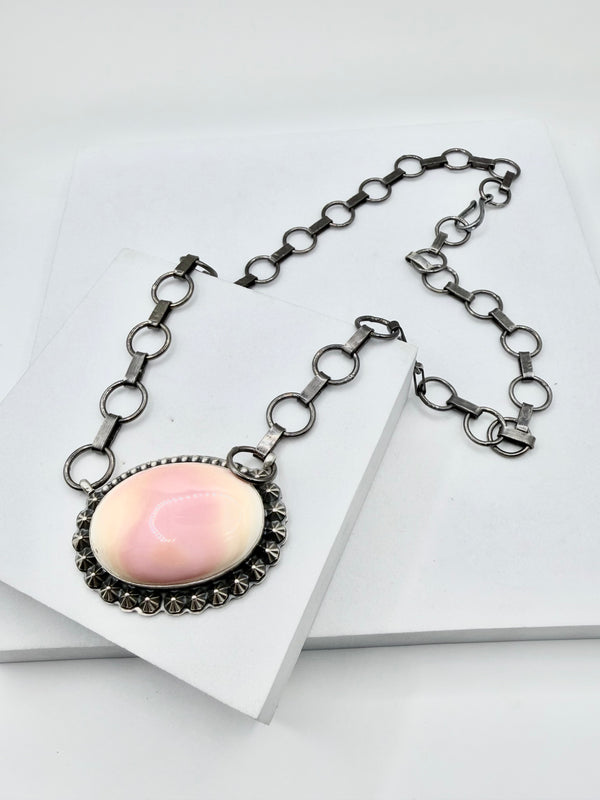ZIA NATIVE HANDMADE OVAL PINK CONCH SHOTS SILVER SETTING ADJUSTABLE NECKLACE 22"(KK 6)