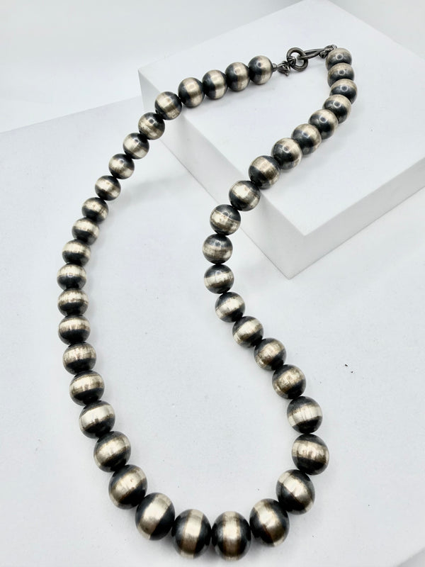 NATIVE HANDMADE 21" 12MM NAVAJO PEARLS NECKLACE (KK 1)