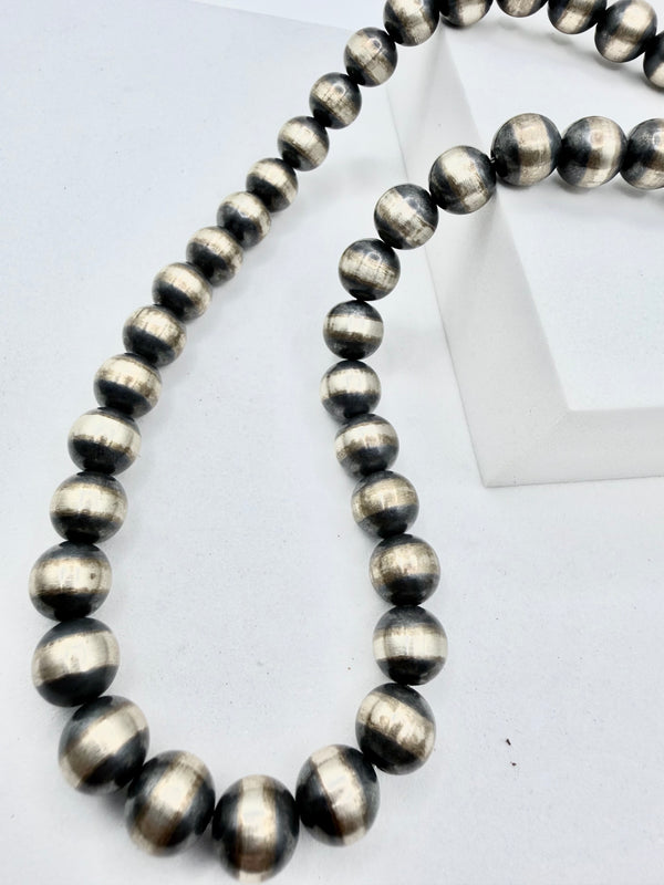 NATIVE HANDMADE 21" 12MM NAVAJO PEARLS NECKLACE (KK 1)