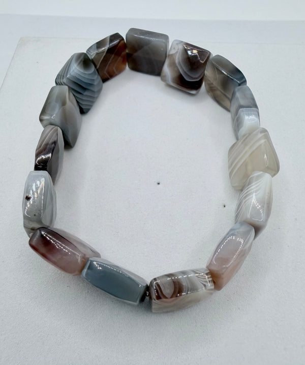 FACETED BOTSWANA AGATE SQUARE BEADS STRETCH BRACELT (LL 68)