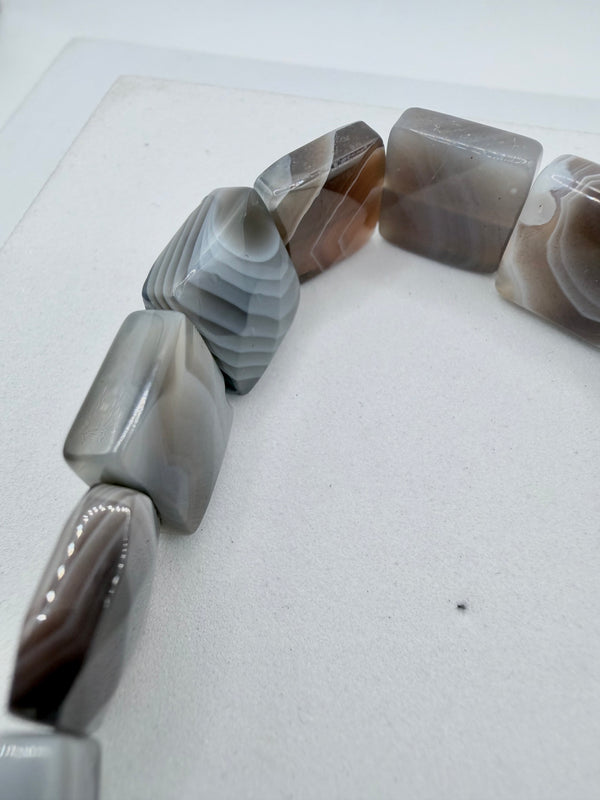 FACETED BOTSWANA AGATE SQUARE BEADS STRETCH BRACELT (LL 68)