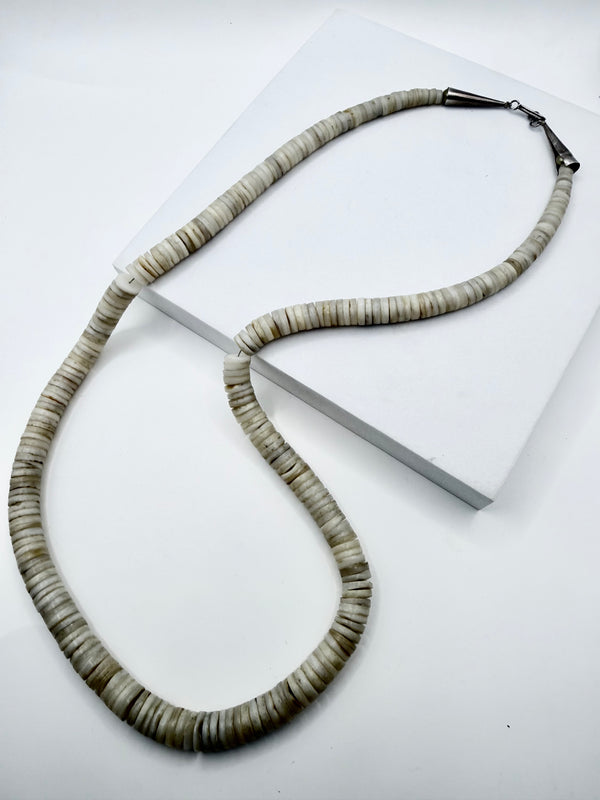 SANTO DOMINGO (KEWA PUEBLO) NATIVE AMERICAN ACIENT HEISHI VINTAGE NECKLACE 26" (LL 64)