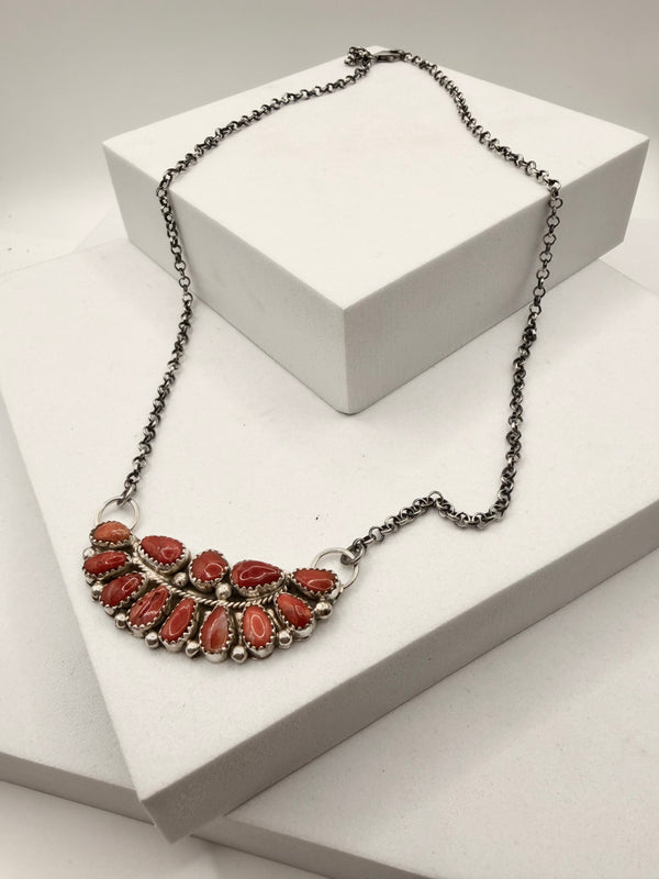 EUNICE J. WILSON ZUNI HANDMADE MEDITERRANEAN CORAL ADJUSTABLE NECKLACE 20" (LA 31)