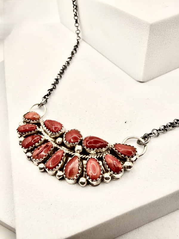 EUNICE J. WILSON ZUNI HANDMADE MEDITERRANEAN CORAL ADJUSTABLE NECKLACE 20" (LA 31)