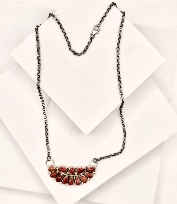 EUNICE J. WILSON ZUNI HANDMADE MEDITERRANEAN CORAL ADJUSTABLE NECKLACE 20" (LA 31)