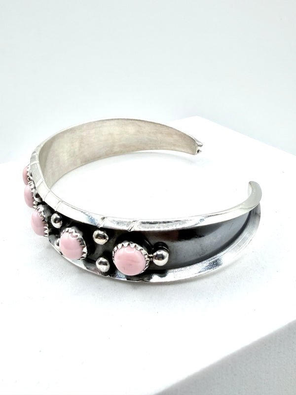 NATIVE HANDMADE PINK CONCH ADJUSTABLE CUFF STAMPED BY RC (LA 67)
