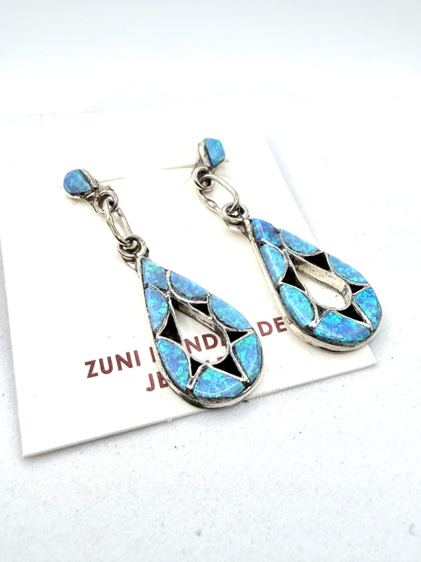 ZUNI HANDMADE BLUE SPIDER OPAL & BLACK ONYX INLAY POST BACK DANGLE EARRINGS (LA 78)