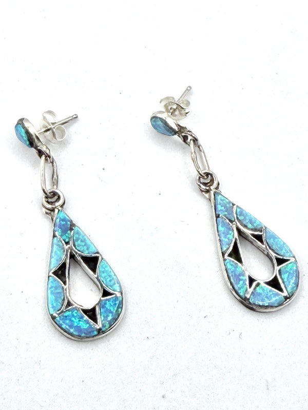 ZUNI HANDMADE BLUE SPIDER OPAL & BLACK ONYX INLAY POST BACK DANGLE EARRINGS (LA 78)