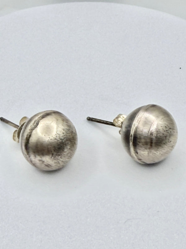 NATIVE HANDMADE POST BACK NAVAJO PEARLS STUDS (MW 479)