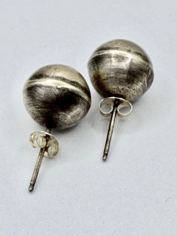 NATIVE HANDMADE POST BACK NAVAJO PEARLS STUDS (MW 479)
