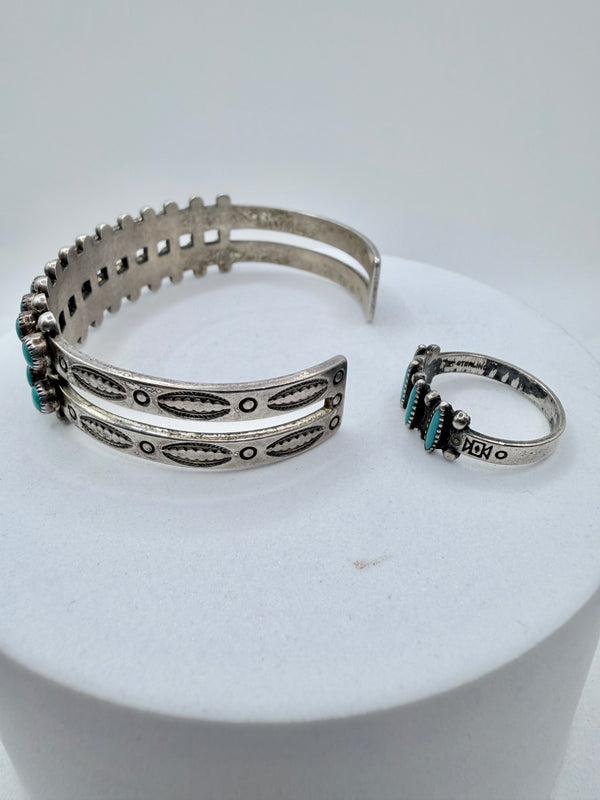 VINTAGE STERLING SILVER KINGMAN TURQUOISE ADJUSTABLE CUFF & RING SET RING SIZE 7.5" (CO 150)