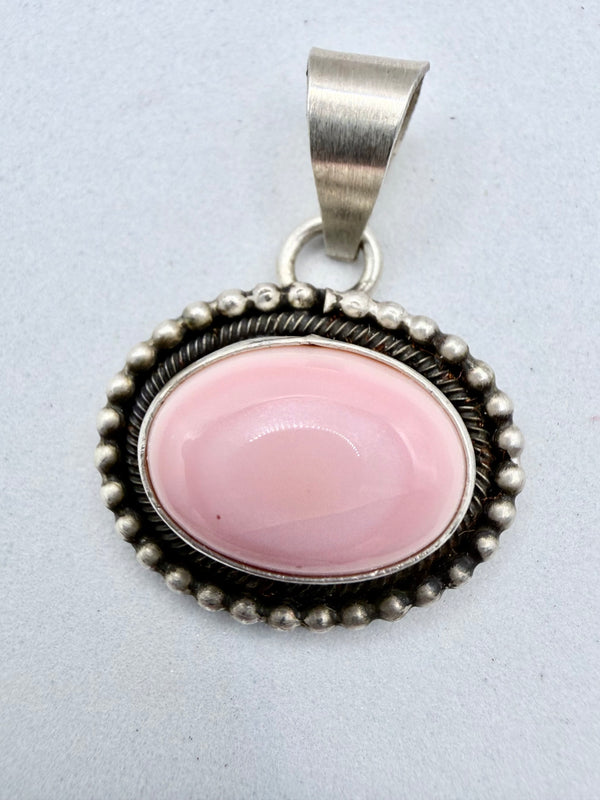 SCOTTY SKEETS NATIVE HANDMADE PINK CONCH OVAL PENDANT (CG 34)