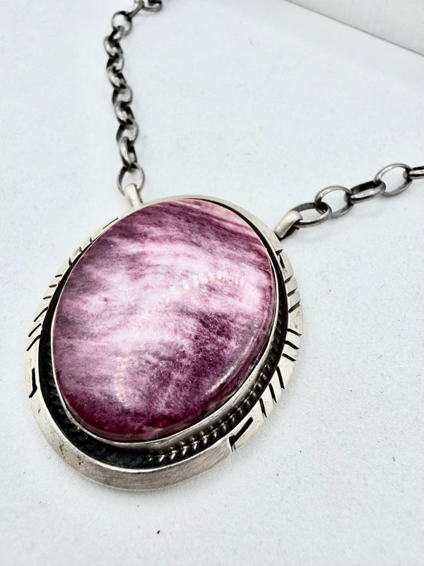 ALFRED MARTINEZ NATIVE HANDMADE PURPLE SPINY OYSTER OVAL NECKLACE 16" (JD 35)