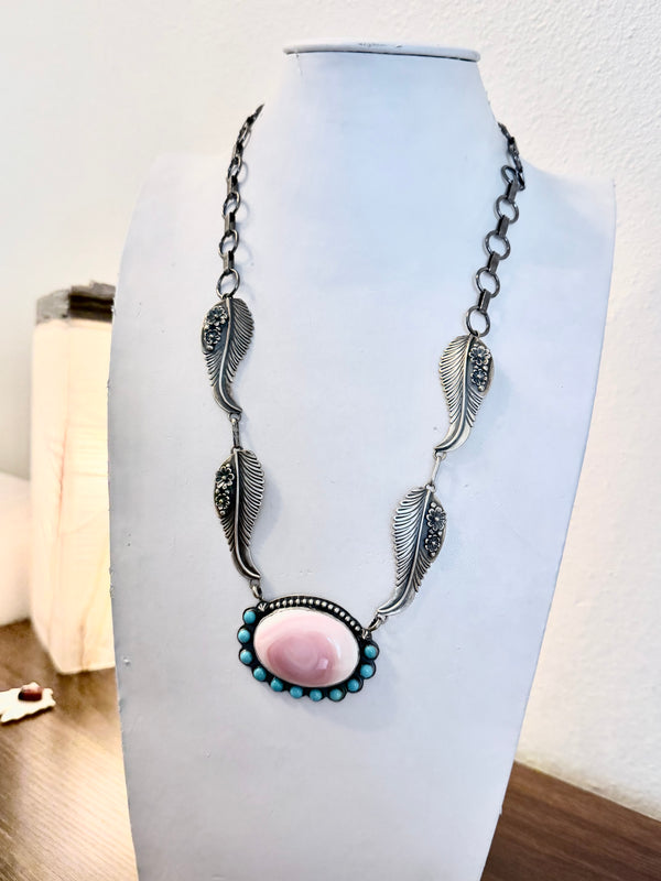ZIA NATIVE HANDMADE SLEEPING BEAUTY TURQUOISE & PINK CONCH FEATHER NECKLACE 26" (JD 42)