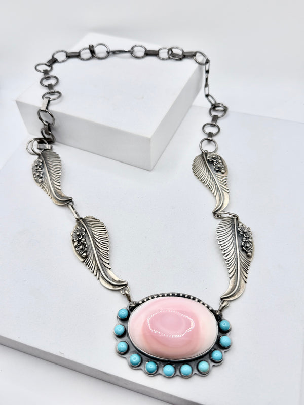 ZIA NATIVE HANDMADE SLEEPING BEAUTY TURQUOISE & PINK CONCH FEATHER NECKLACE 26" (JD 42)