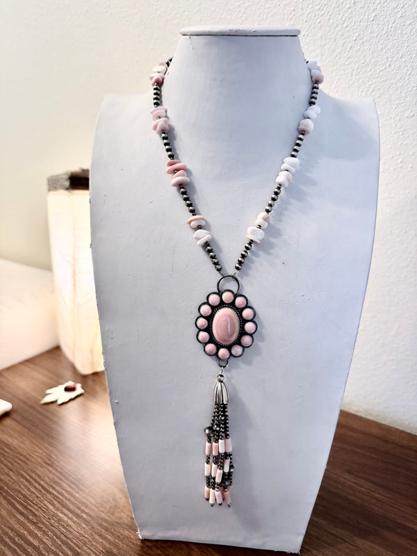 GILBERT PLATERO PINK CONCH CLUSTER & NAVAJO PEARLS TASSEL LARIAT 20" (6" DROP)  (JD 46)