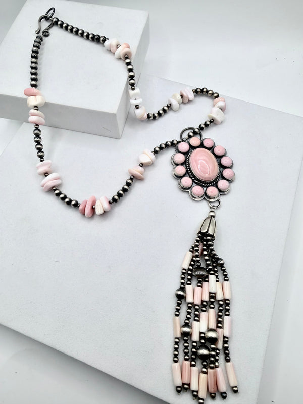 GILBERT PLATERO PINK CONCH CLUSTER & NAVAJO PEARLS TASSEL LARIAT 20" (6" DROP)  (JD 46)