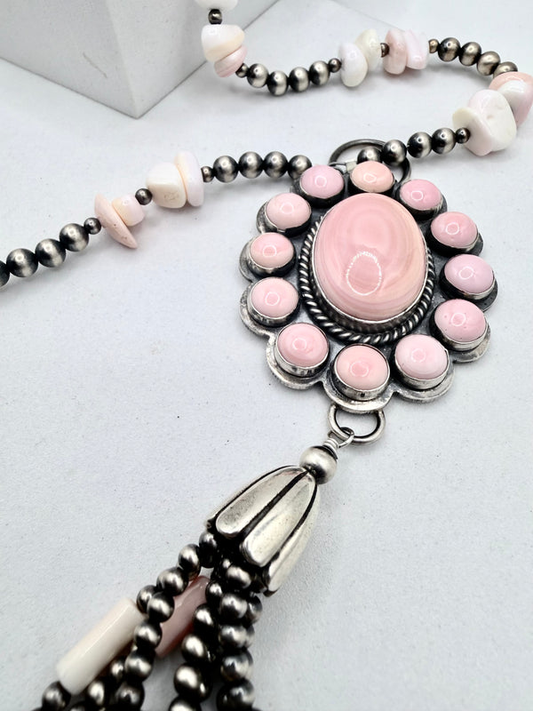 GILBERT PLATERO PINK CONCH CLUSTER & NAVAJO PEARLS TASSEL LARIAT 20" (6" DROP)  (JD 46)