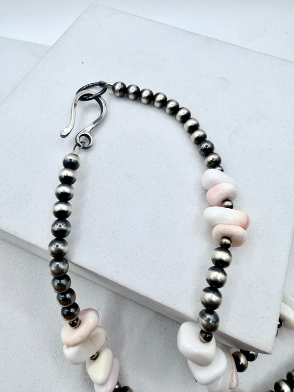 GILBERT PLATERO PINK CONCH CLUSTER & NAVAJO PEARLS TASSEL LARIAT 20" (6" DROP)  (JD 46)