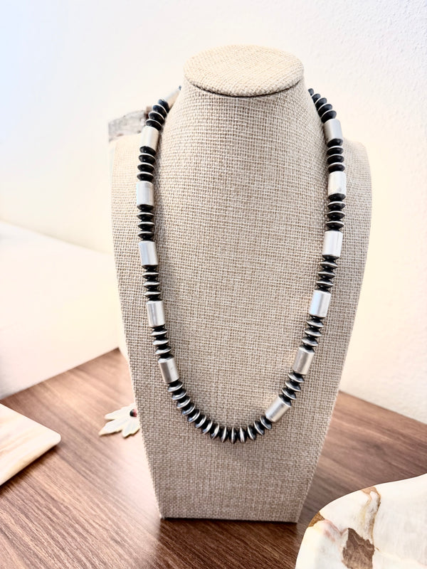 CRYSTAL HALEY NATIVE HANDMADE SHOTGUN SHELL SAUCER PEARLS NECKLACE 22" (ELW 56)