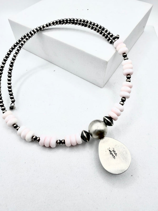 CALVIN DELGARITO NATIVE HANDMADE PINK CONCH & NAVAJO PEARLS MEMORY CHOKER (ELW 79)
