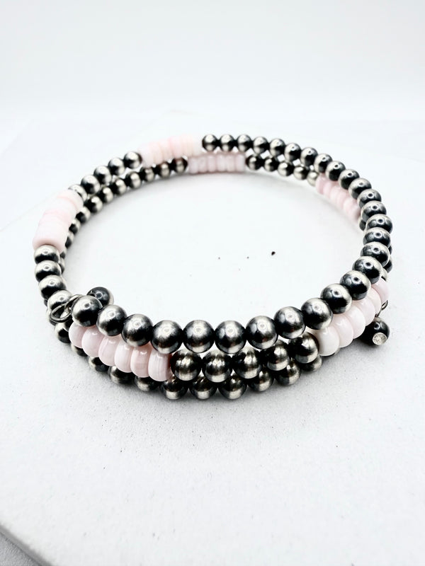 NAVAJO PEALRS & PINK CONCH MEMORY BRACELET (ELW 80)