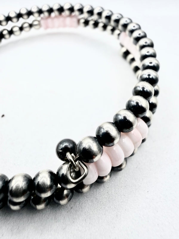 NAVAJO PEALRS & PINK CONCH MEMORY BRACELET (ELW 80)