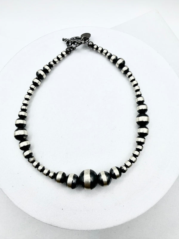 GRADUATED NAVAJO PEARLS TOGGLE BRACELET 7" (ELW 85)