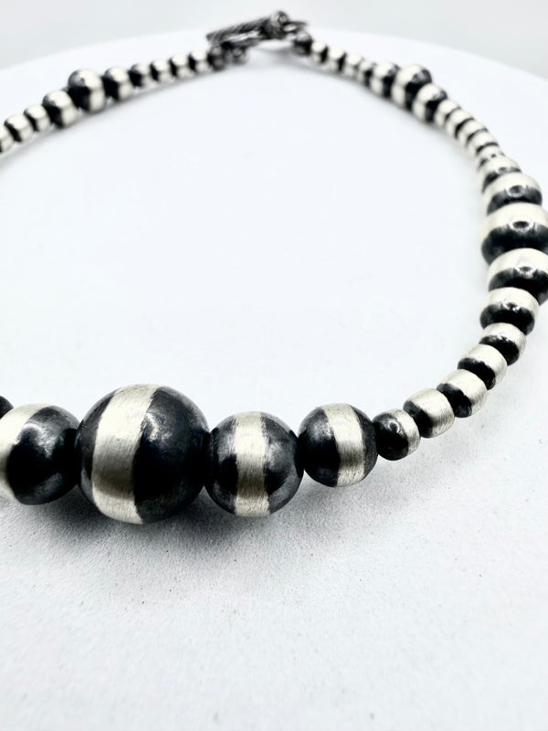 GRADUATED NAVAJO PEARLS TOGGLE BRACELET 7" (ELW 85)