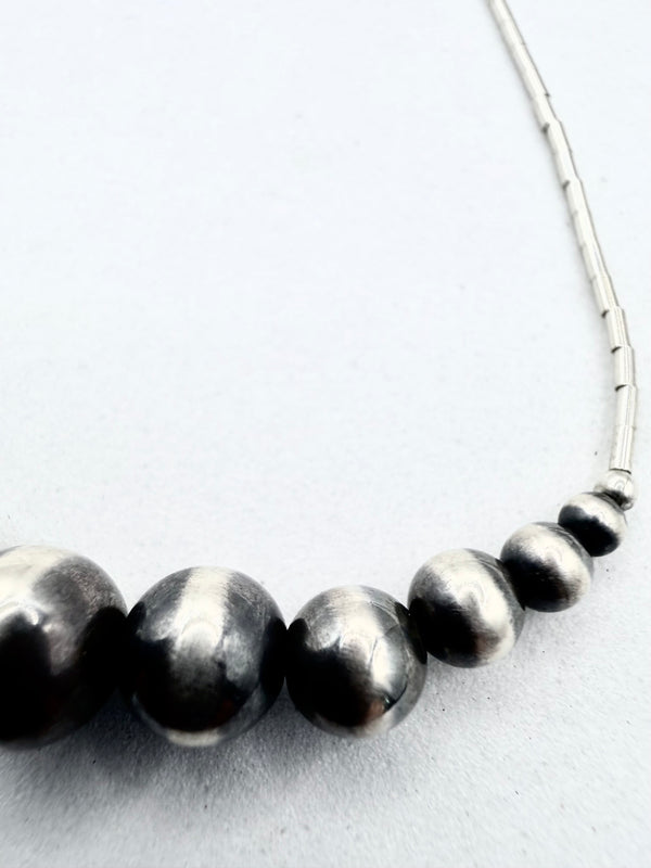 LIQUID SILVER GRADUATED NAVAJO PEARLS NECKLACE 18" (ELW 86)