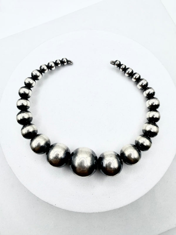 GRADUATED NAVAJO PEARLS ADJUSTABLE BRACELET (WRIST SIZES 6-9") (ELW 88)