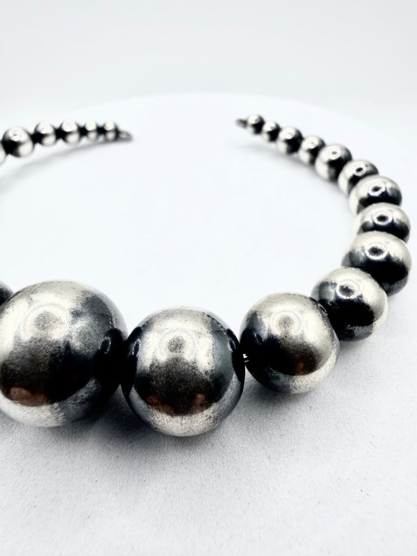 GRADUATED NAVAJO PEARLS ADJUSTABLE BRACELET (WRIST SIZES 6-9") (ELW 88)