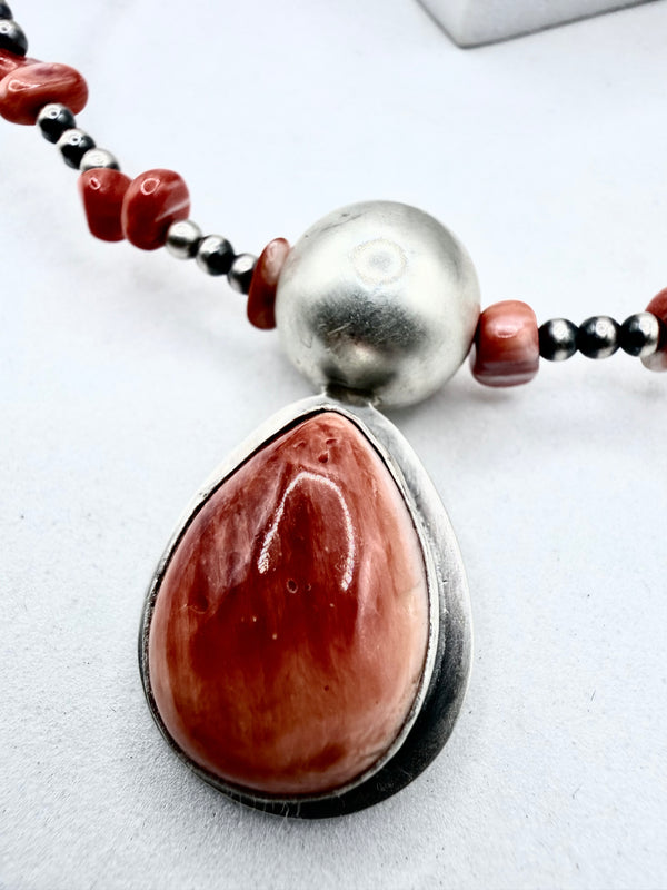 CALVIN DELGARITO NATIVE HANDMADE ORANGE SPINY OYSTER & NAVAJO PEARLS MEMORY CHOKER (ELW 96)