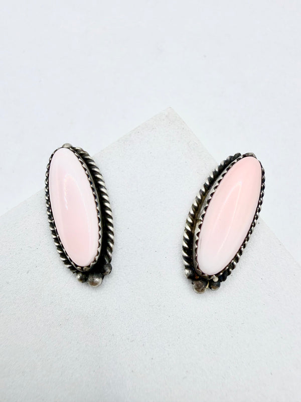FREDA MARTINEZ NAVAJO HANDMADE PINK CONCH POST BACK EARRINGS (JD 113)