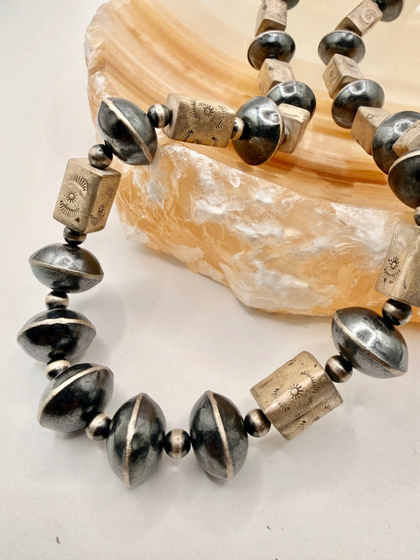 SHARON COOLEY NATIVE HANDMADE BARREL BEAD NECKALCE 20-22" (MM 41)