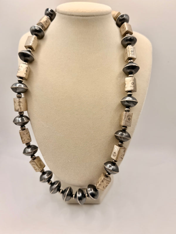SHARON COOLEY NATIVE HANDMADE BARREL BEAD NECKALCE 20-22" (MM 41)