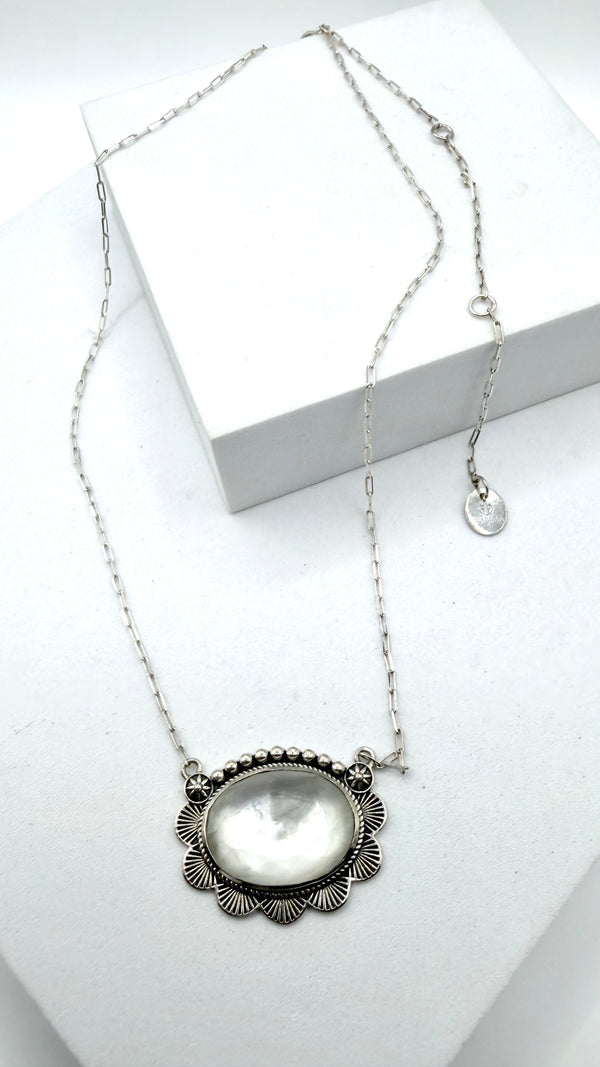 FACETED IVORY MOTHER OF PEARL ADJUSTABLE NECKLACE 16-22" (TC 15)