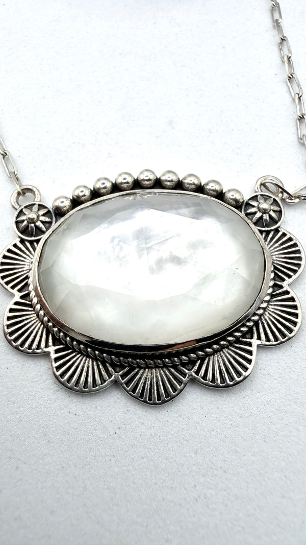 FACETED IVORY MOTHER OF PEARL ADJUSTABLE NECKLACE 16-22" (TC 15)