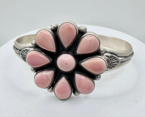 ZIA NATIVE HANDMADE PINK CONCH CLUSTER FLOWER ADJUSTABLE CUFF (JR 175)