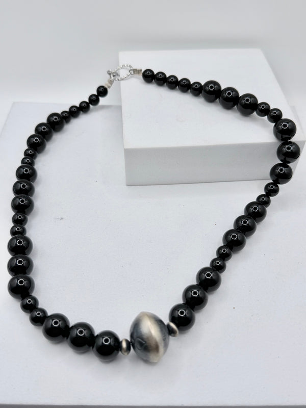 BLACK ONYX & SINGLE SAUCER PEARLS NECKLACE 21" (JR 179)