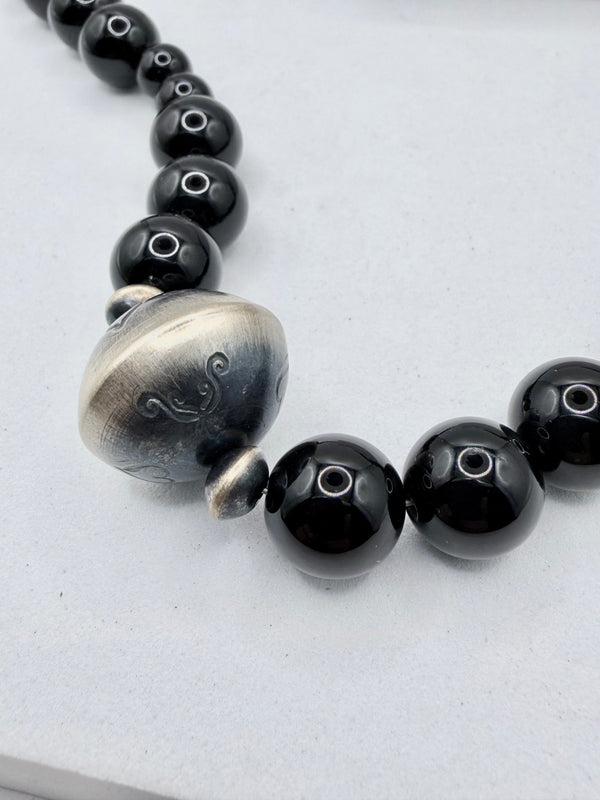 BLACK ONYX & SINGLE SAUCER PEARLS NECKLACE 21" (JR 179)